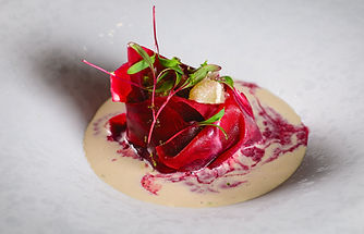 Plat végétarien et vegan atour de la betterave_edited.jpg