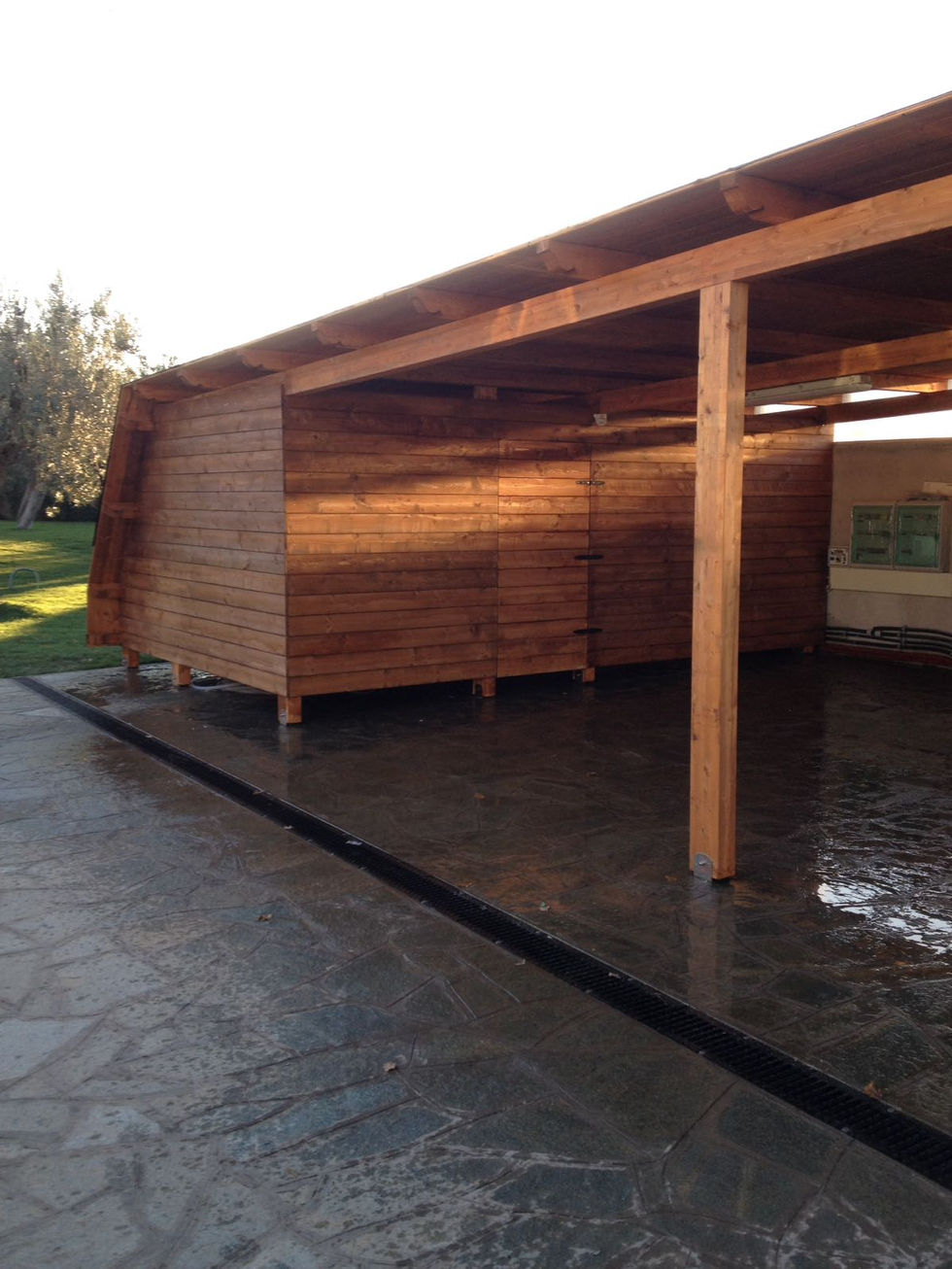 pergolato personalizzato con locale tecnico