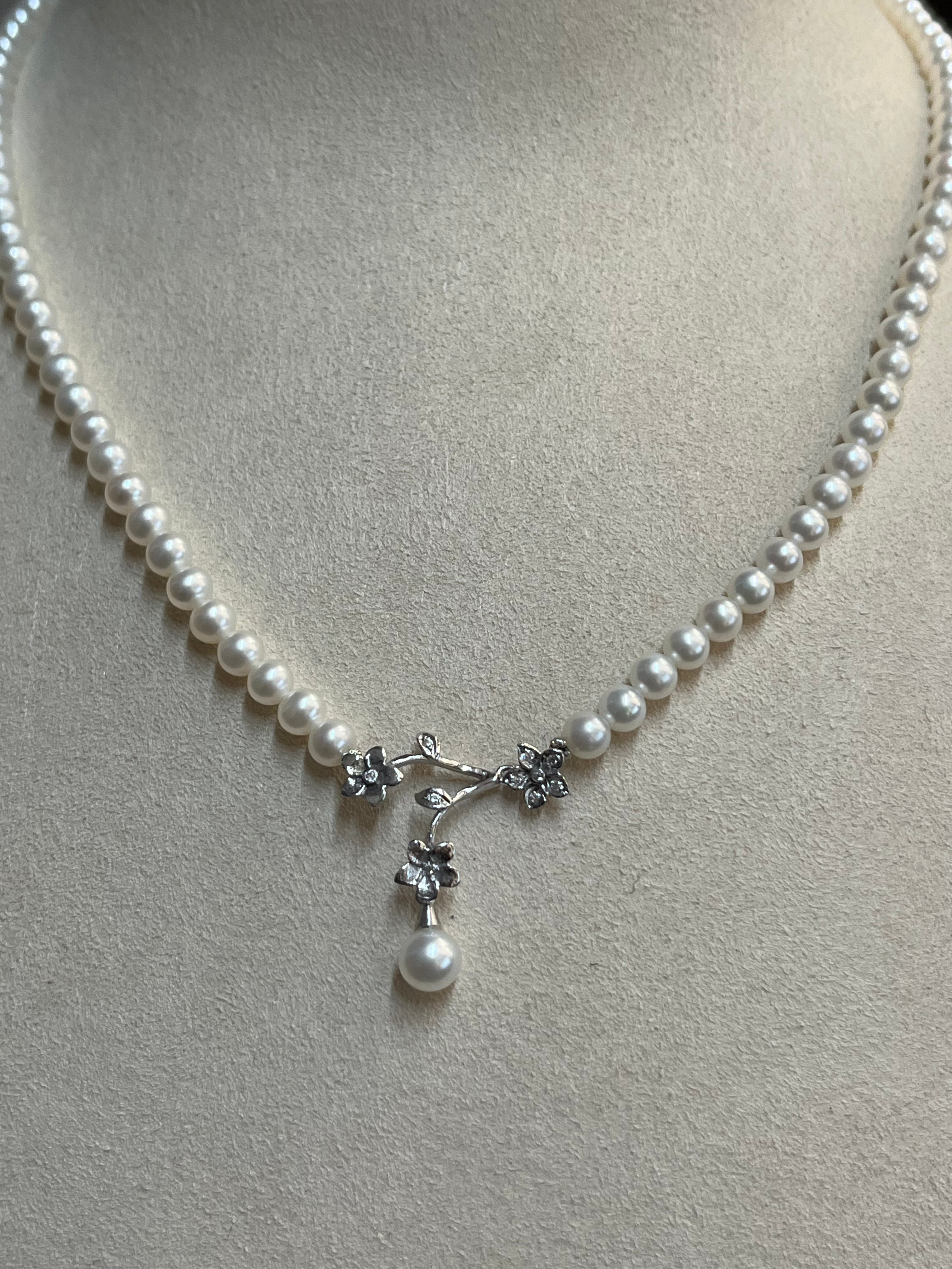 Iki Collana Donna Filo di Perle con Fiori di Diamanti | Oro 18 kt | 40 cm