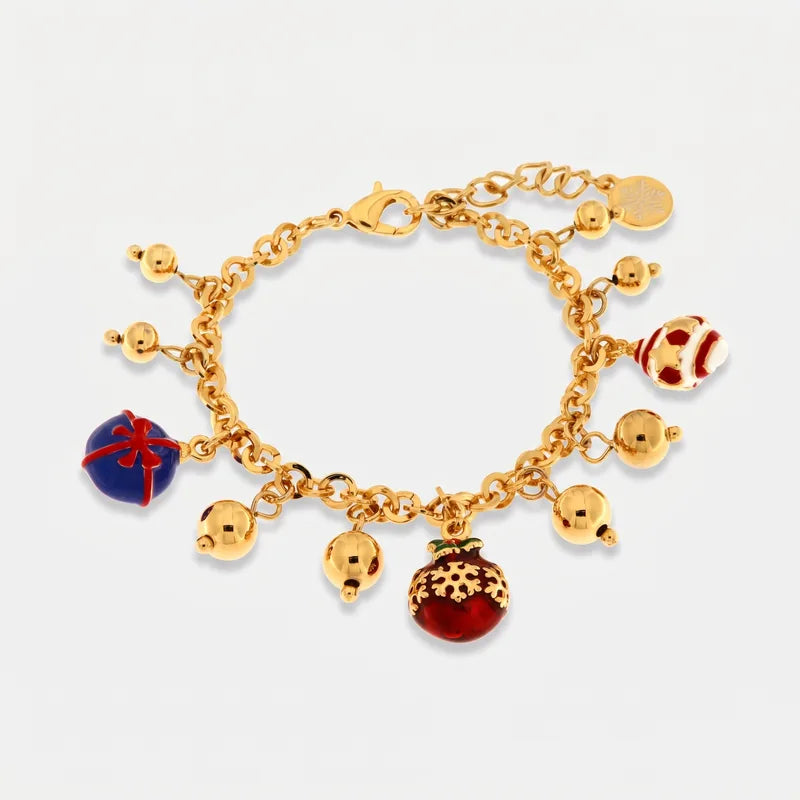 Bracciale BySimon dorato con piccole sfere e tre palline natalizie rosse, blu e bianche.