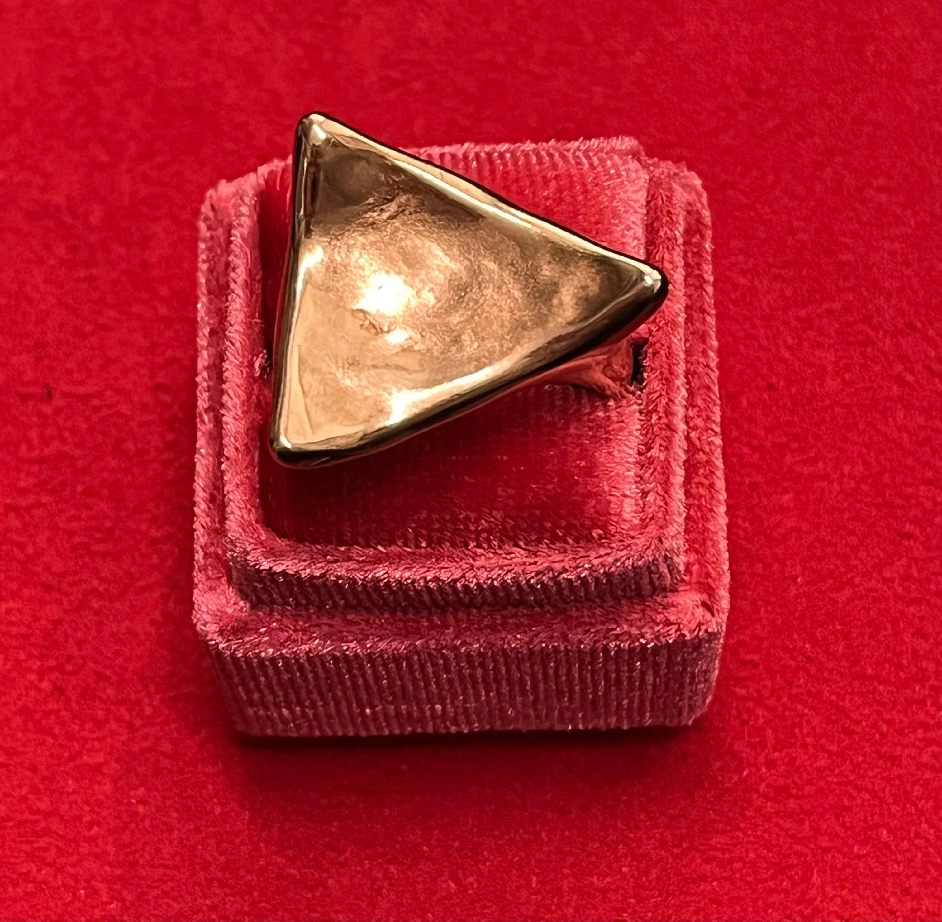 Madness Anello Donna Triangolo Martellato | Argento Dorato 925 | Madness Milano