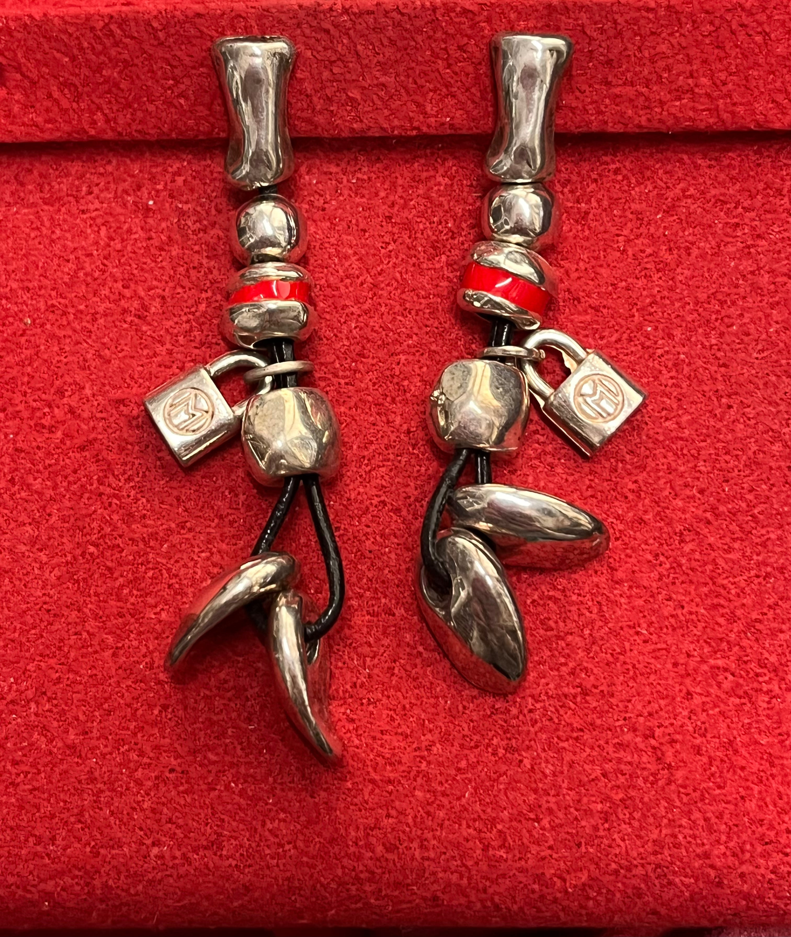Madness Orecchini Pendenti Smalto Rosso | Argento 925 | Lucchetto Logo