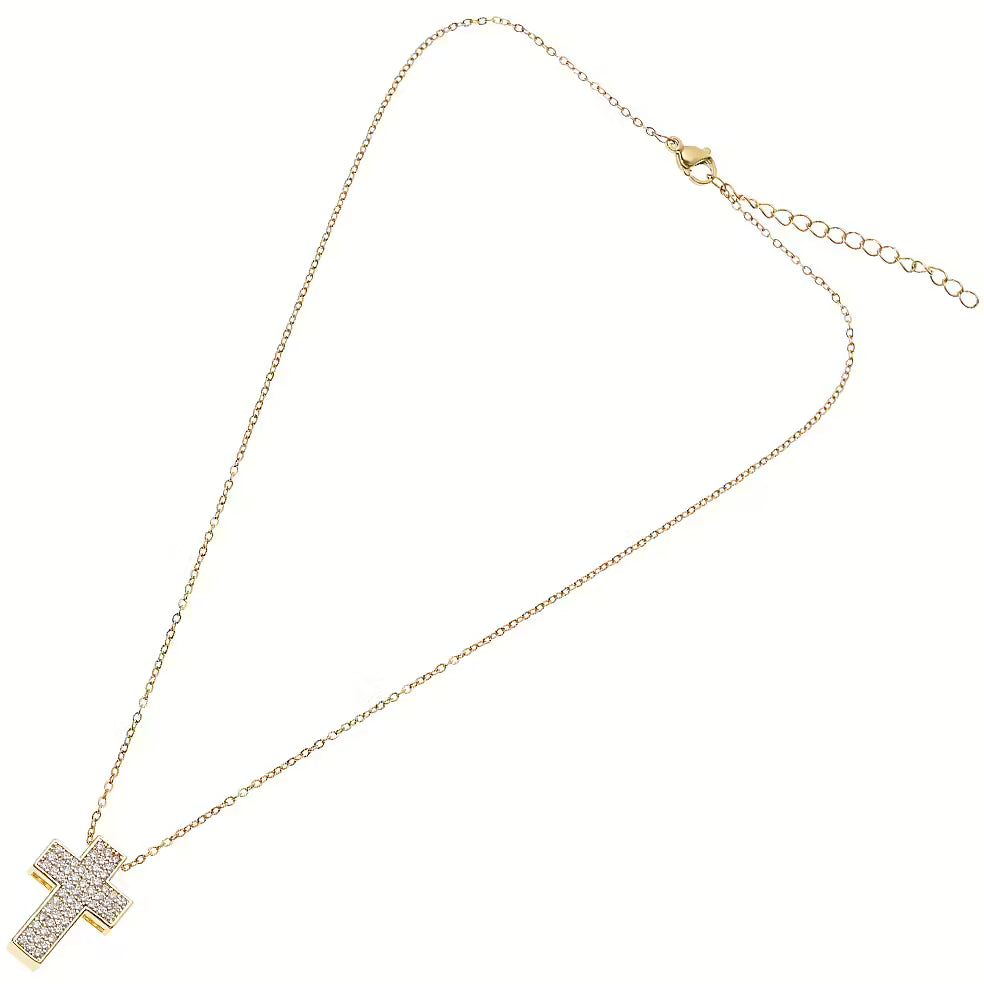 Collana Ottaviani dall’aspetto dorato con pendente a croce ricoperto di piccoli zirconi bianchi, moschettone e catena terminale.