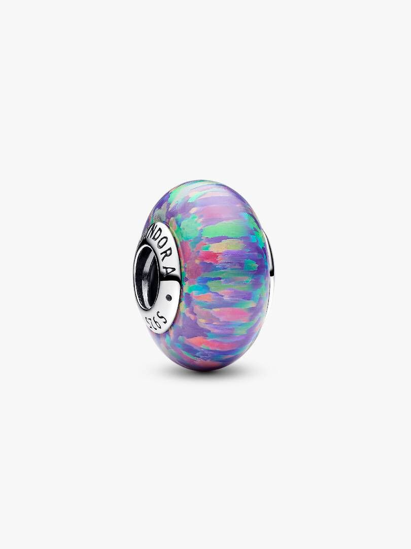 Pandora | Charm | Viola opalescente | Vetro di Murano | Riflessi multicolore