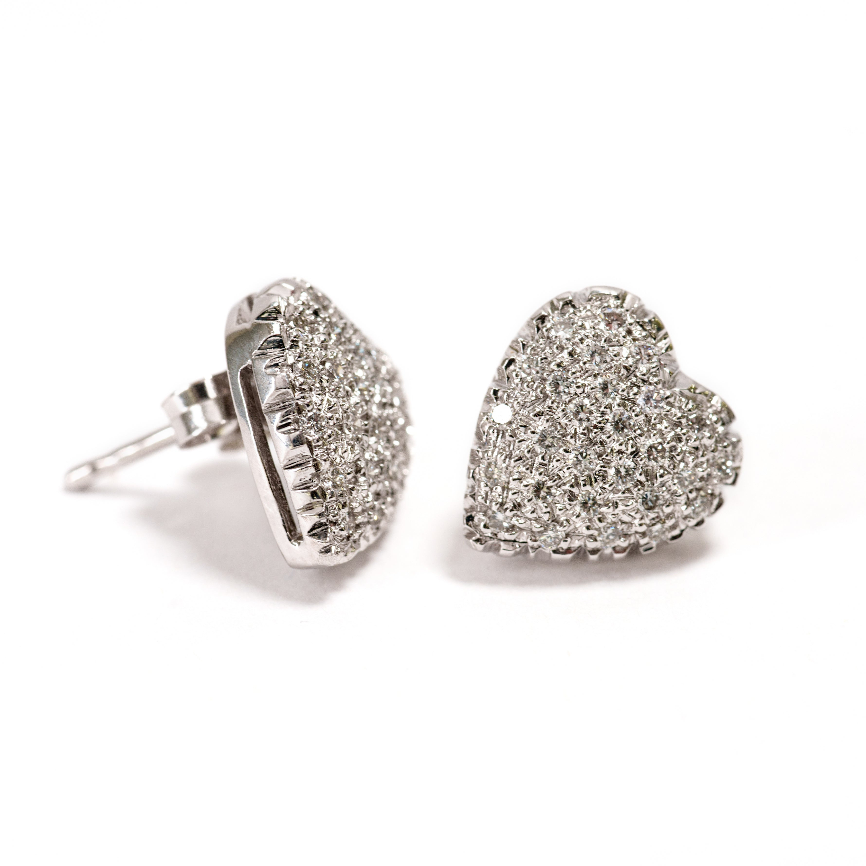 Casta | Orecchini | Cuori bombati diamanti 0,60 ct | Oro bianco 18 kt | Pavé