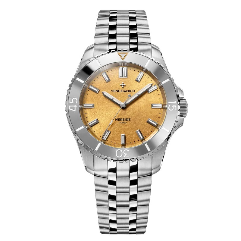 Venezianico Nereide Aureo con quadrante dorato increspato, ghiera lucida e bracciale argentato.