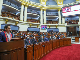 Congreso suspende hasta mañana debate sobre voto de confianza