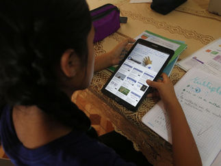 Inicio del Año Escolar revela retraso en la entrega de tablets y falta de cargadores solares