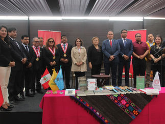 Entregan colección completa de la Biblioteca Bicentenario a la Universidad Nacional de Barranca