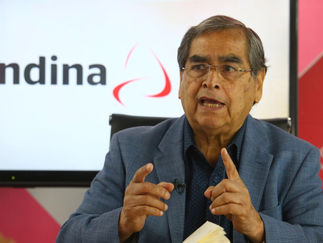 Exministro de Salud Óscar Ugarte es internado en el Rebagliati por covid-19