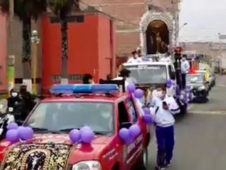Señor de los Milagros recorre calles de Barranca