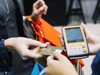 Comercios que cobren 5% por pagar con tarjeta de crédito serán multados hasta con S/ 1.9 millones
