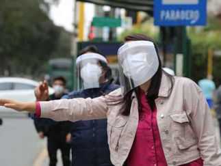Coronavirus: protector facial nos recuerda que no debemos tocarnos la cara