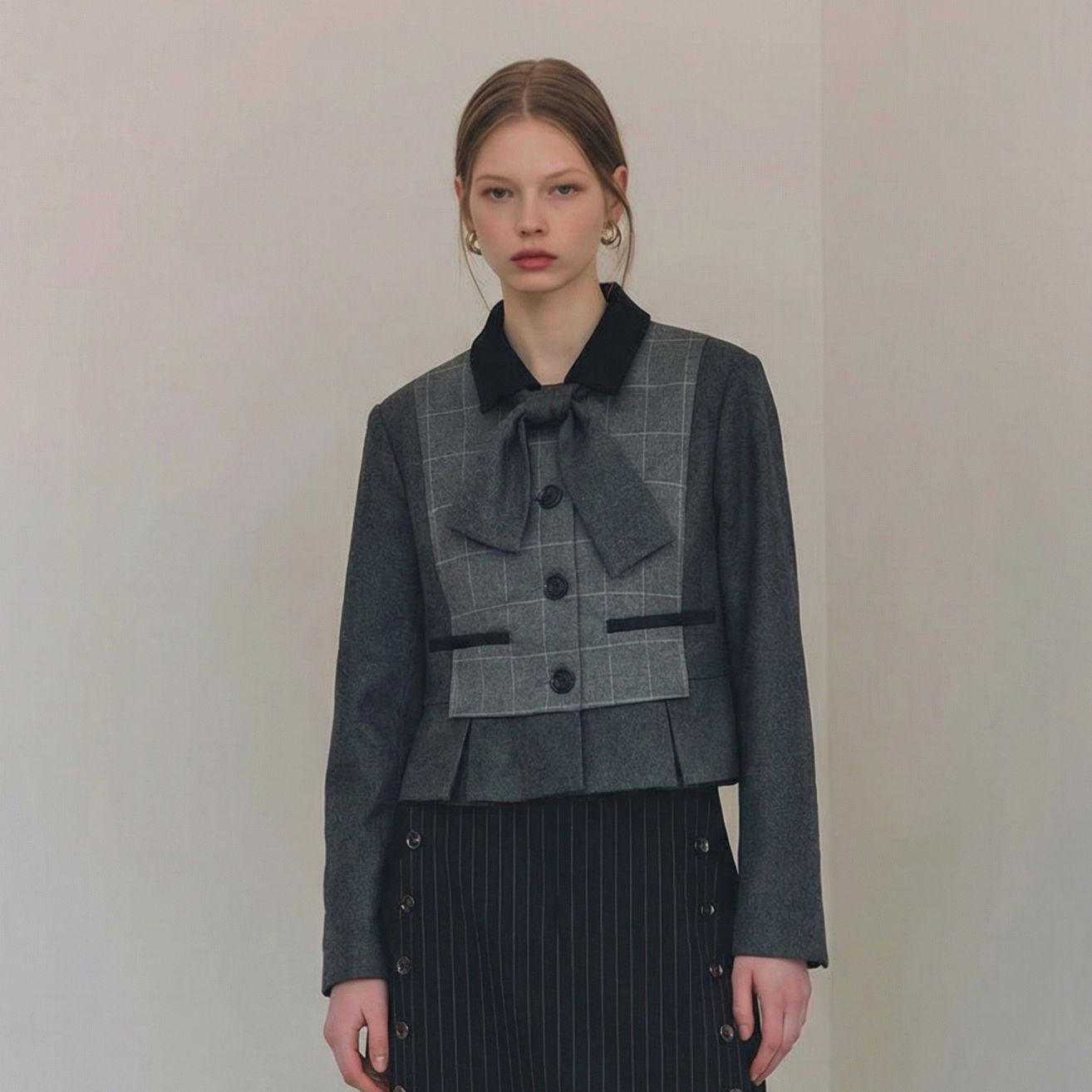 Detachable tie patched A line short jacket