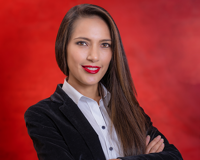 FONDO ROJO PAOLA RAMOS FOTO 1024.png