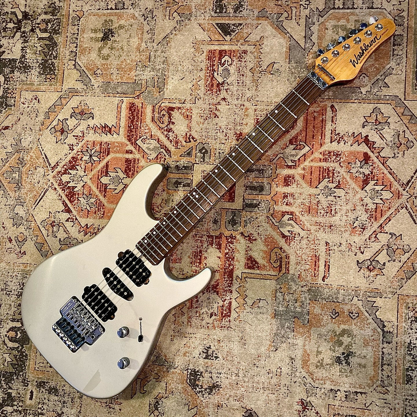 Guitarra Washburn Mercury