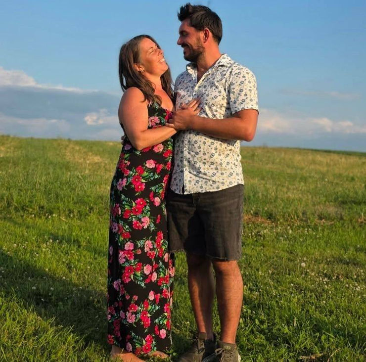 Mains unies dans la prière et la relation sincère
