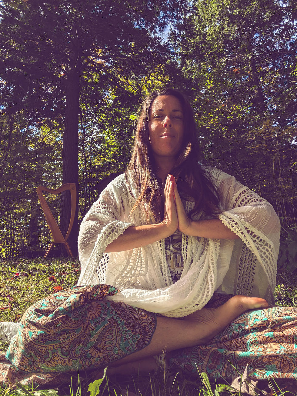 Joanie qui faisait de la méditation et du yoga