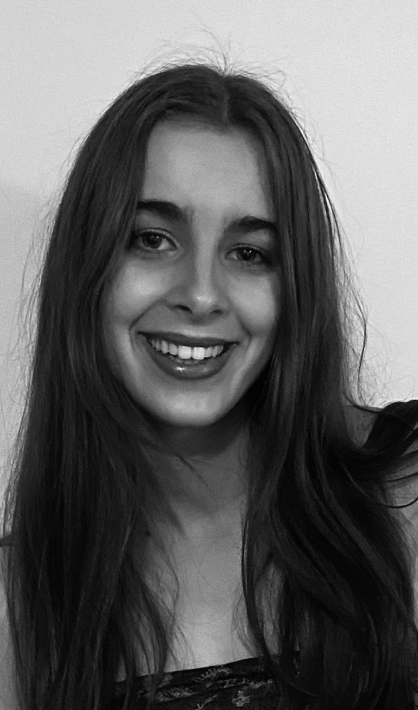 Laura D headshot.jpeg