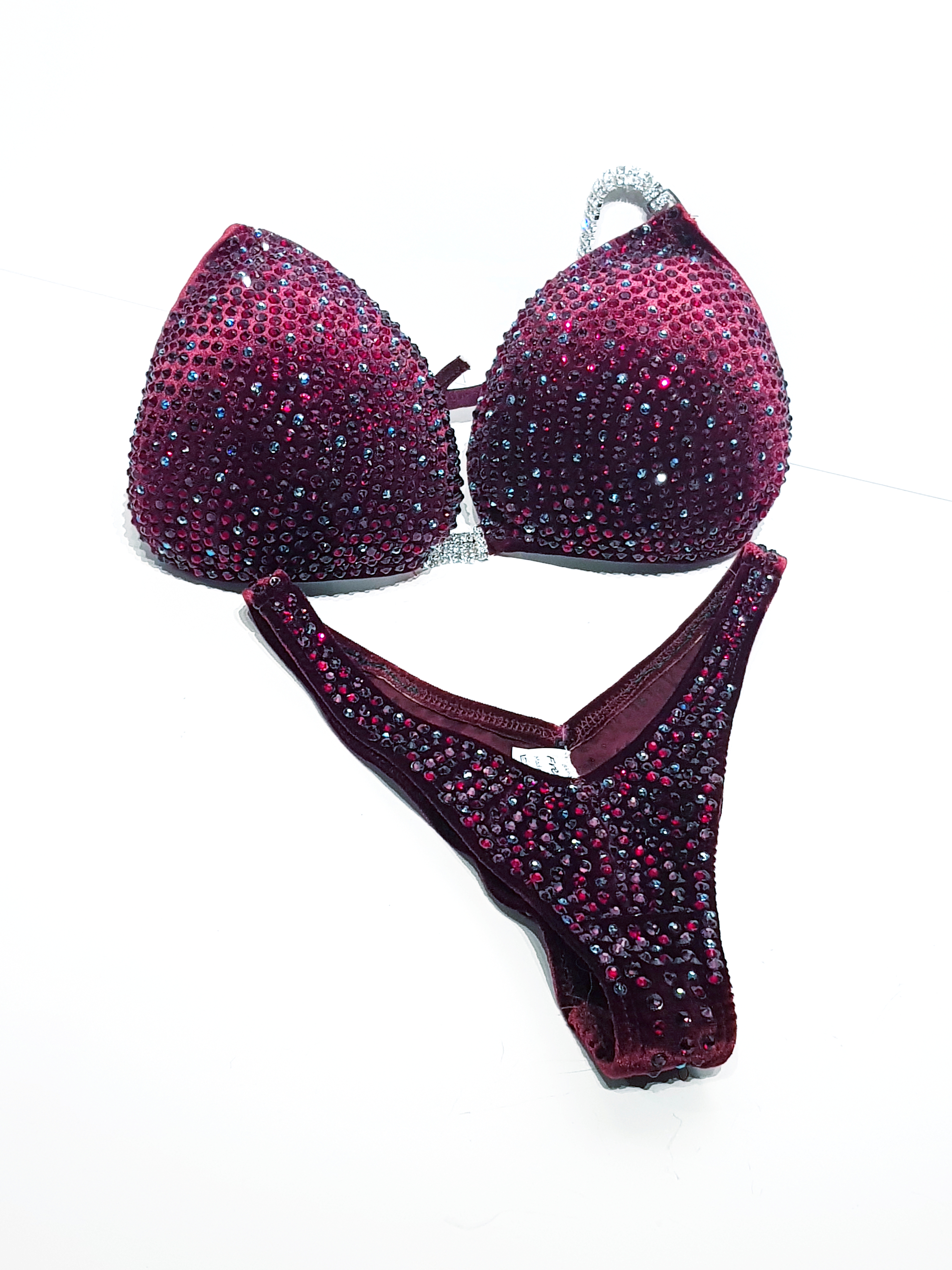 34D-DD / 275€ / 332$