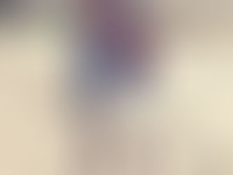 Bambina in una strada sterrata di Kantolomba, Zambia