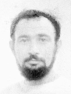 נולד ב-1947 בפבלוגרד, ברית המועצות. בשנים 1967-1969 עסק בהפקה והפצה של חוברות סמיזדאת, שכללו גם דיון בהחזרה חופשית של יהודי ברית המועצות לישראל. הוא נעצר ב-1969 באשמת פעילות אנטי-מדינתית וציונית ונידון ב-1970 ל-7 שנים במחנות משטר קפדניים. הוא ריצה את עונשו במחנות מורדוביה, אורל, ריאזאן, פרם ומקומות נוספים. השתתף במחנות בשביתות רעב ובמחאות פוליטיות בדרישה להגירה חופשית של יהודים מברית המועצות לישראל ולמען הזכות החוקית לקיים חגים יהודיים. כתוצאה מהתנהגות סוררת שכזו, הוא הואשם שוב בפעילות ציונית חתרנית אנטי-מדינתית ונידון בנוסף ב-1973 ל-3 שנות מאסר בכלא ולדימיר הסגור (המרכז). בסך הכל הוא בילה 4 שנים בבתי כלא סגורים ו-3 שנים במחנות. שוחרר ביולי 1976 בדנייפרופטרובסק, והוחזר לישראל באותה שנה.