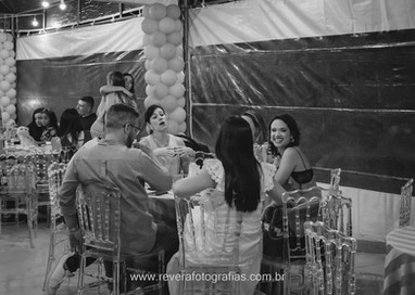 reverá fotografias Fotografia profissional de festa de aniversário infantil em Aracaju sergipe com decoração tema fundo do mar no salão de festas da aruana no condomínio lago paranoá: convidados sentados na mesa conversando