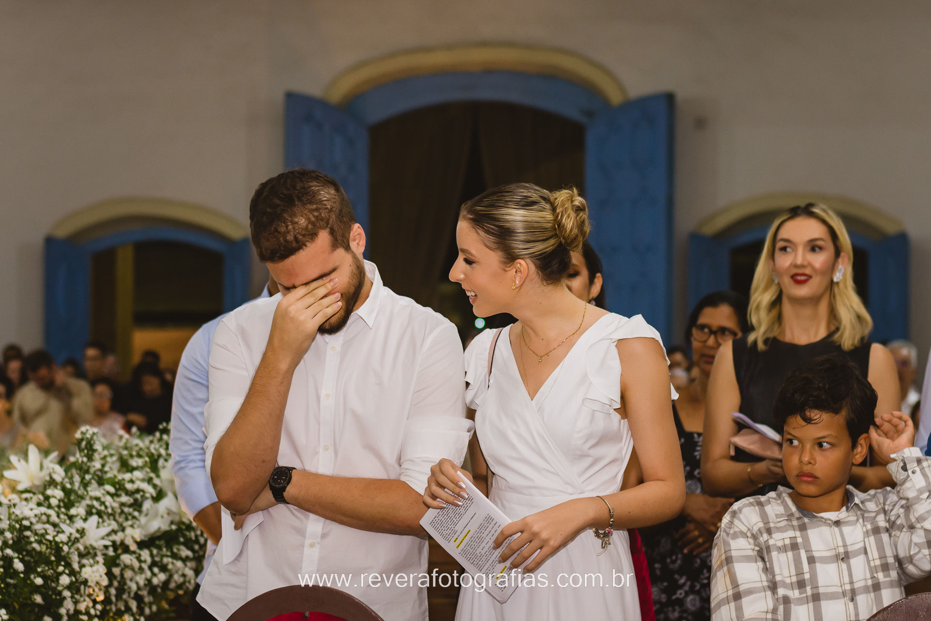 foto espontânea de convidados de bodas de ouro