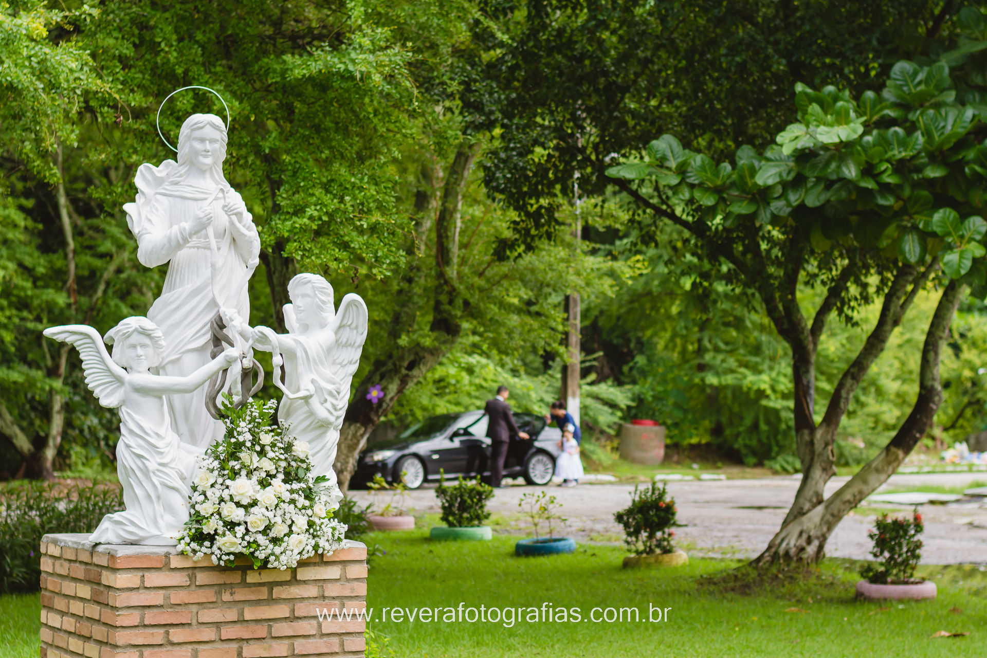 Limousine da noiva chegando na da Capela Nossa Senhora Desatadora dos Nós, em Aracaju, Sergipe