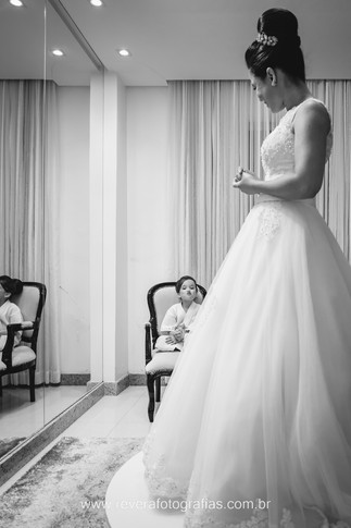 making of de casamento no Haiti Noivas foto de daminha com a noiva