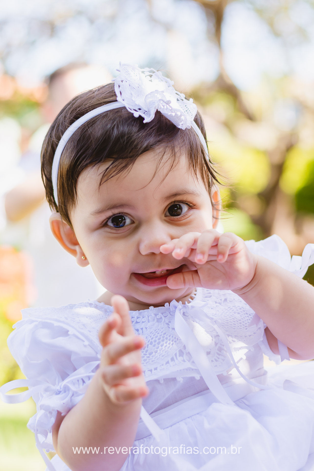 bebê menina sorrindo em festa de batizado no bairro aruana em aracaju sergipe