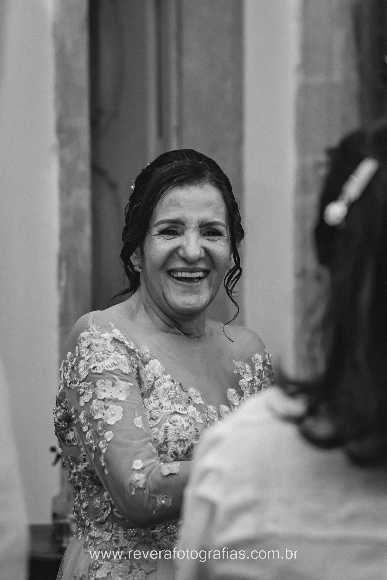 sorriso espontâneo durante bodas de ouro