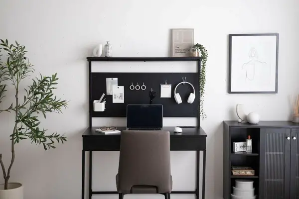 サムネイル： 【幅100cm】Finley 有孔ボード・引き出し付きデスク　ホワイト