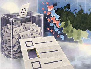 Une urne remplie de bulletins semblables devant une carte russe où une case d’opposition a été découpée.
