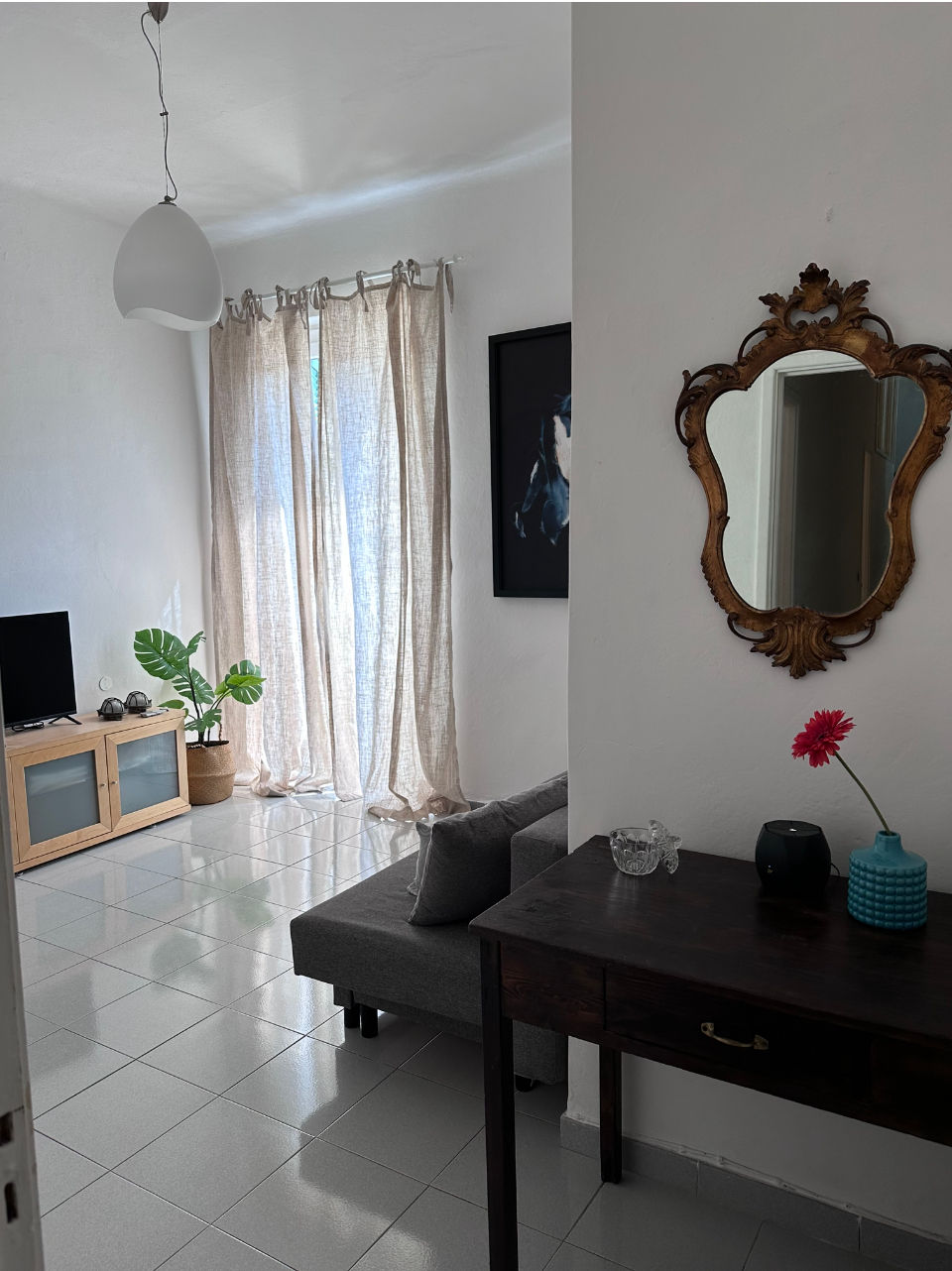 La Vicina - Living Room1050