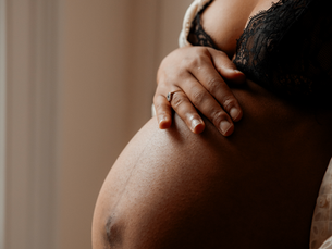 When to book your maternity, newborn or family photoshoot