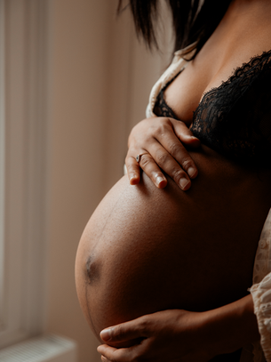 When to book your maternity, newborn or family photoshoot