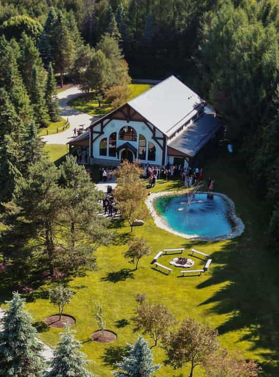 "Wedding photography at Erin Estate Wedding Venue by Toronto wedding photographer Lucas T