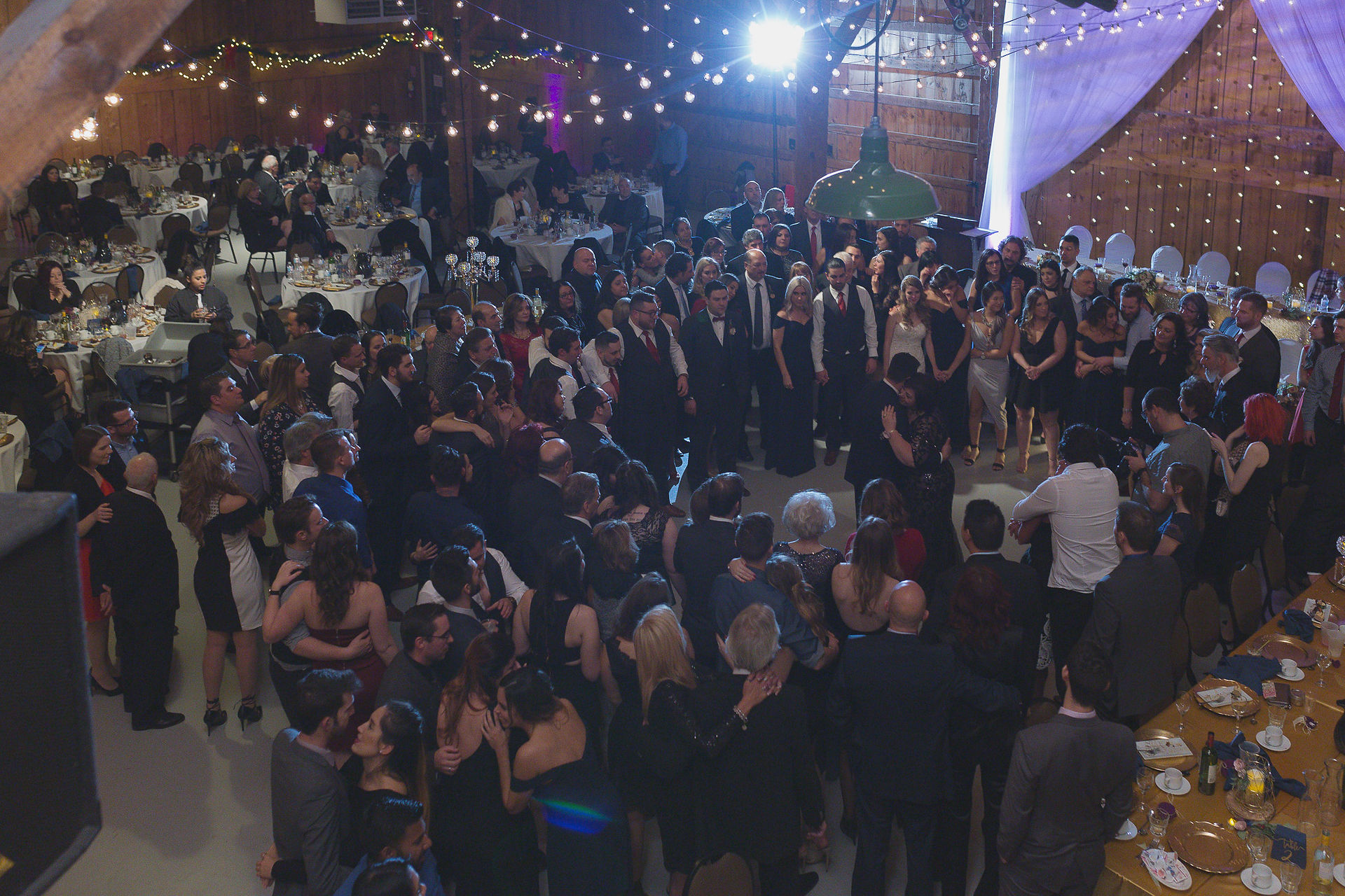 gambrel-barn-wedding