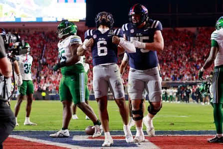 OLE MISS DOMINE TULANE ET POURSUIT SA ROUTE EN CFP