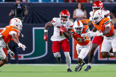 TONNERRE À MIAMI GARDENS : LOUISVILLE FAIT CHUTER LE NO 2 DU PAYS (24–21)