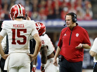 SAISON DES TROPHÉES 2025 : LES HONNEURS MAJEURS DU COLLEGE FOOTBALL DÉVOILÉS