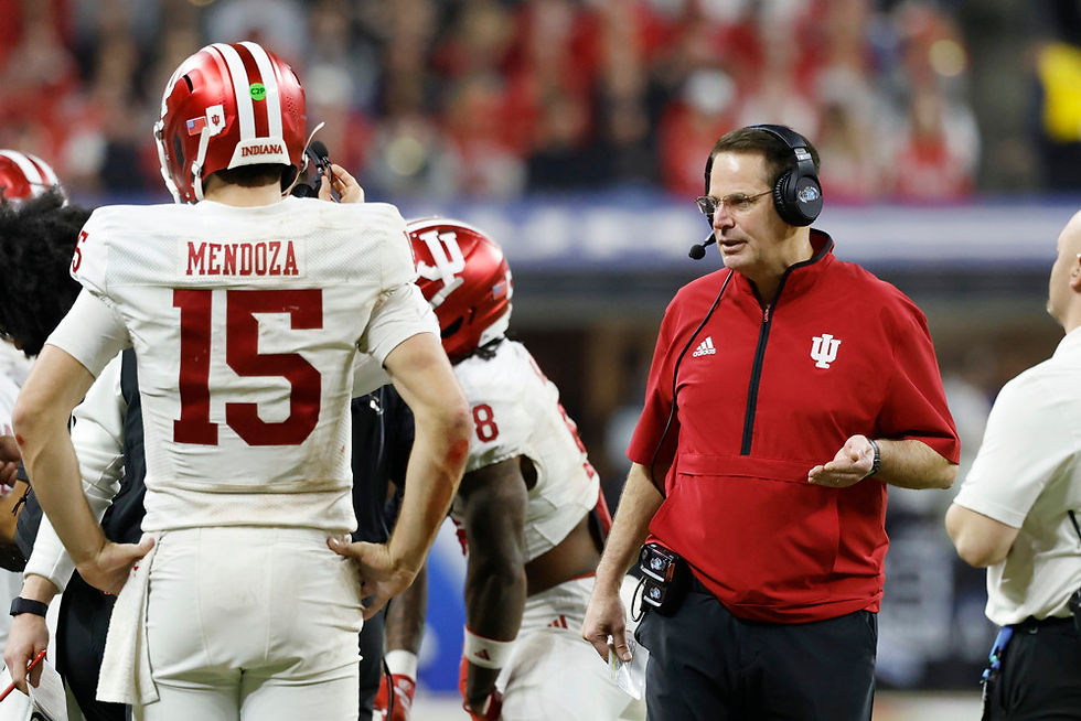 SAISON DES TROPHÉES 2025 : LES HONNEURS MAJEURS DU COLLEGE FOOTBALL DÉVOILÉS