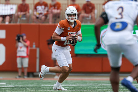 TEXAS RÉPOND PRÉSENT : ARCH MANNING ET LES LONGHORNS DOMINENT SAN JOSÉ STATE 38–7