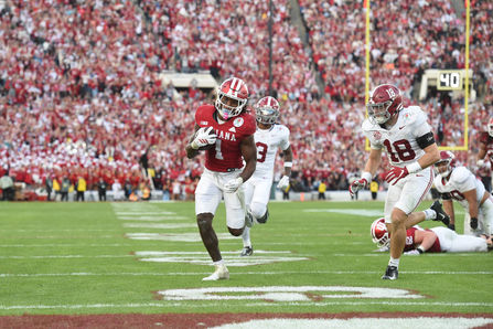 INDIANA DOMINE ALABAMA 38–3 AU ROSE BOWL ET FILE À ATLANTA