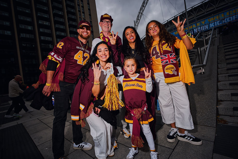 Des supporters d’Arizona State aux couleurs des Sun Devils avant l’Union Jack Classic à Wembley. Crédit photo : Alex Bertrand