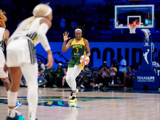 LE STORM SE RELANCE À DALLAS : OGWUMIKE DOMINE, DIGGINS ORCHESTRE ET WILLIAMS VERROUILLE