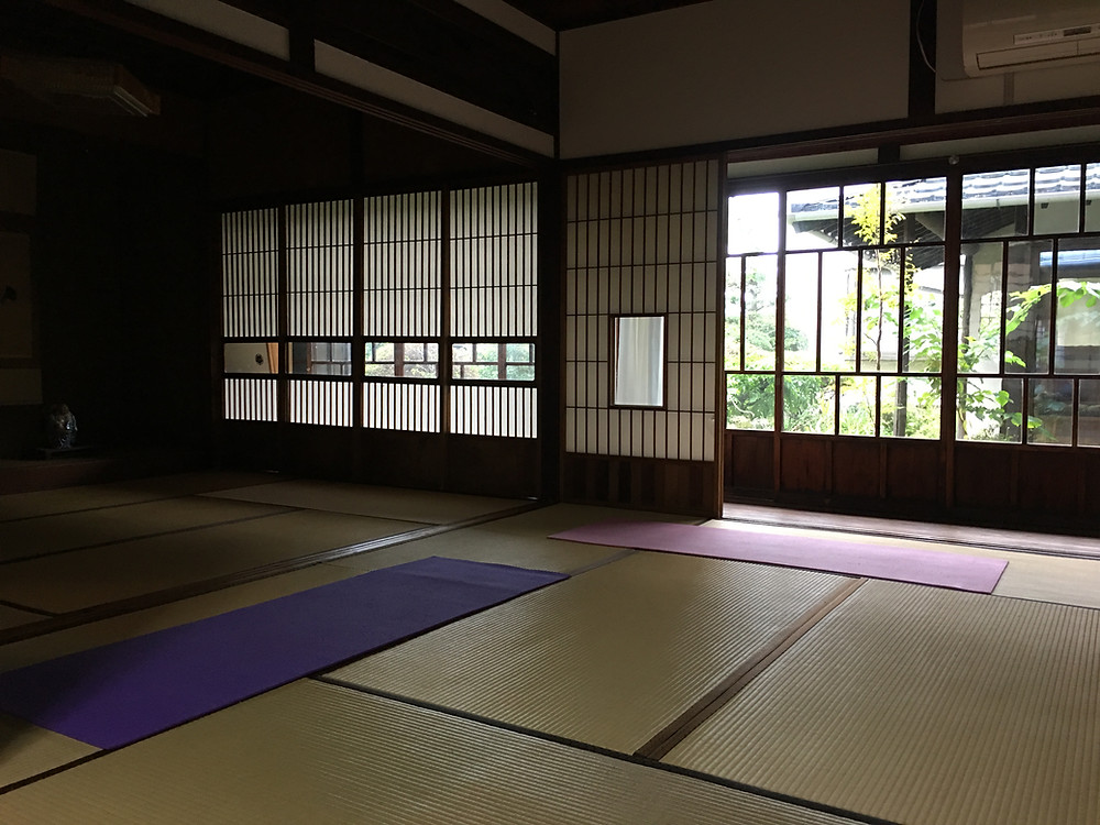 家屋内からお庭を覗けます