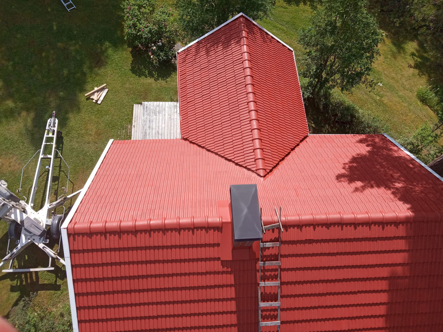 pesty ja maalattu katto