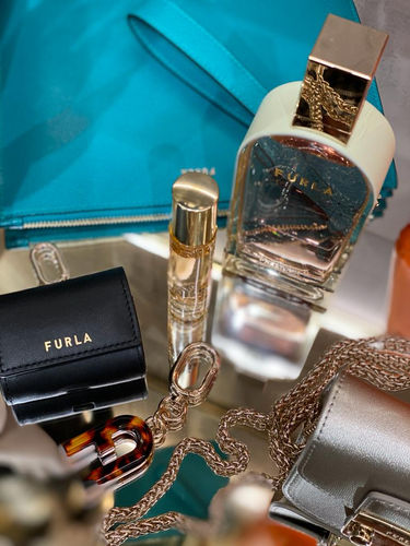 parfum accessoires pporte clefs strasbourg.JPG